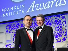 Professor Mitsuo Sawamoto (left) and co-recipient Krzysztof Matyjaszewski, Professor at Carnegie Mellon University, USA.